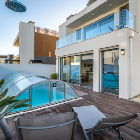 Silvercoast Villa Concha Baia with heated pool and seaview rooftop lounge